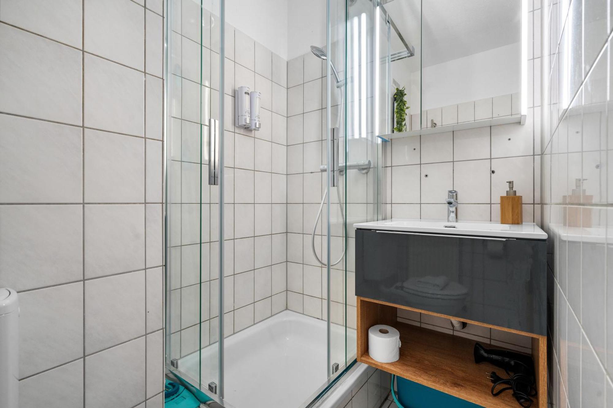 Messe, Monteure, Budget - Einfache Komfortable 2 Personen Wohnung Duisburg Bagian luar foto