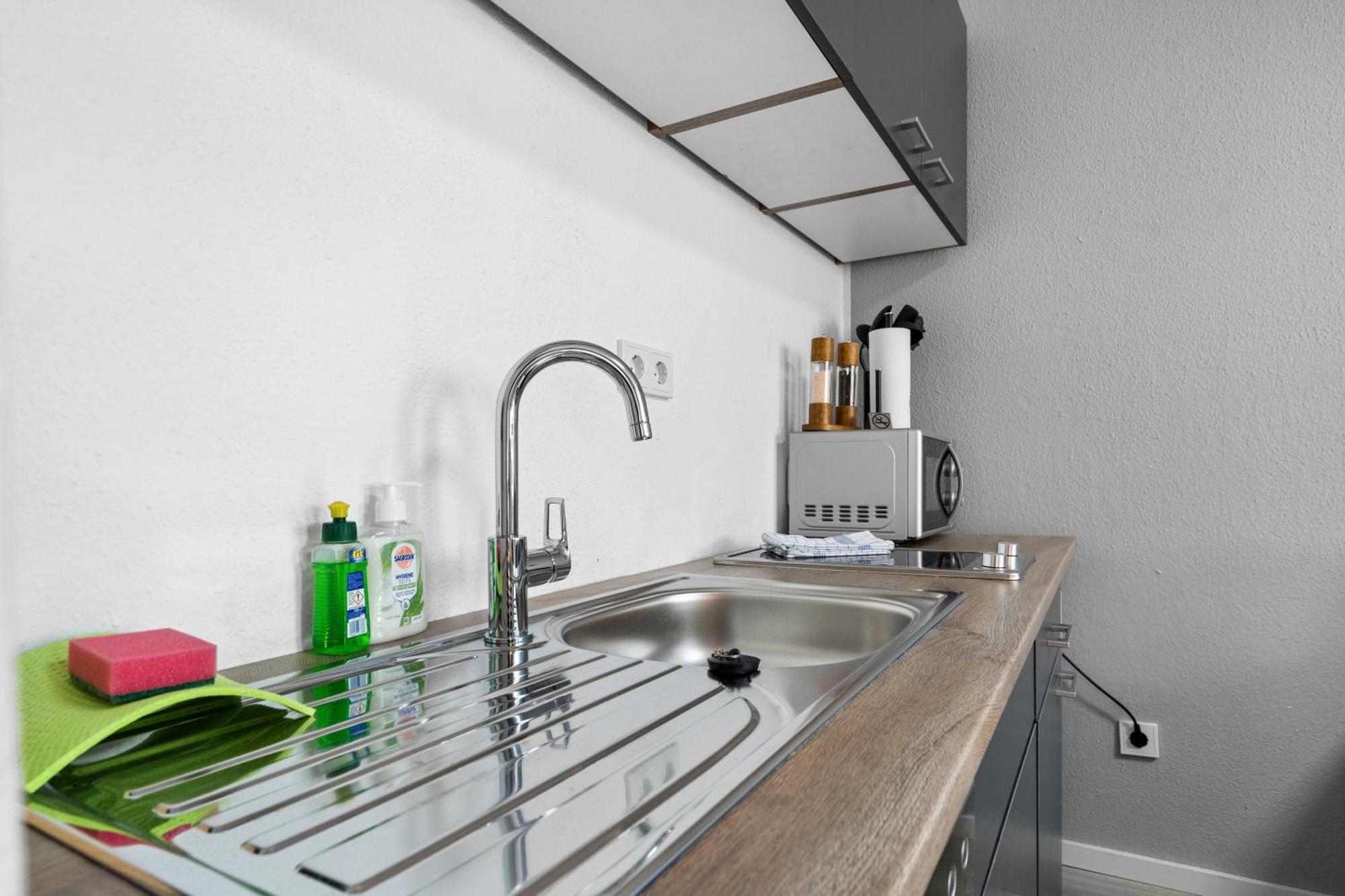 Messe, Monteure, Budget - Einfache Komfortable 2 Personen Wohnung Duisburg Bagian luar foto